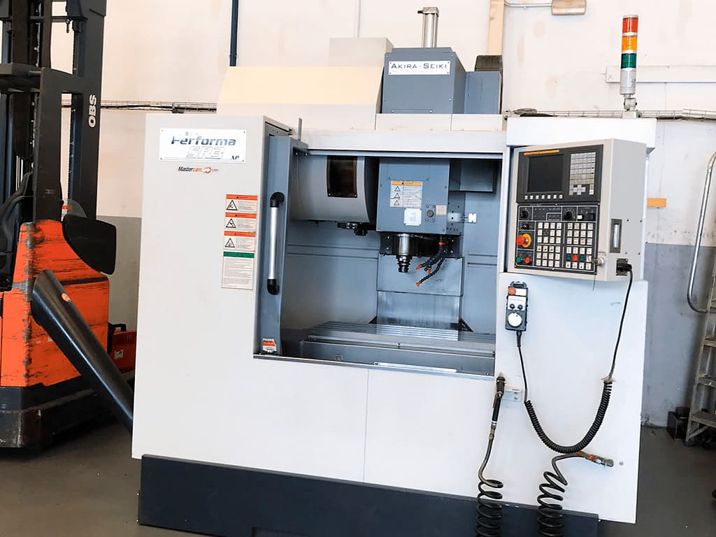 Обрабатывающий центр Akira Seiki SR-3